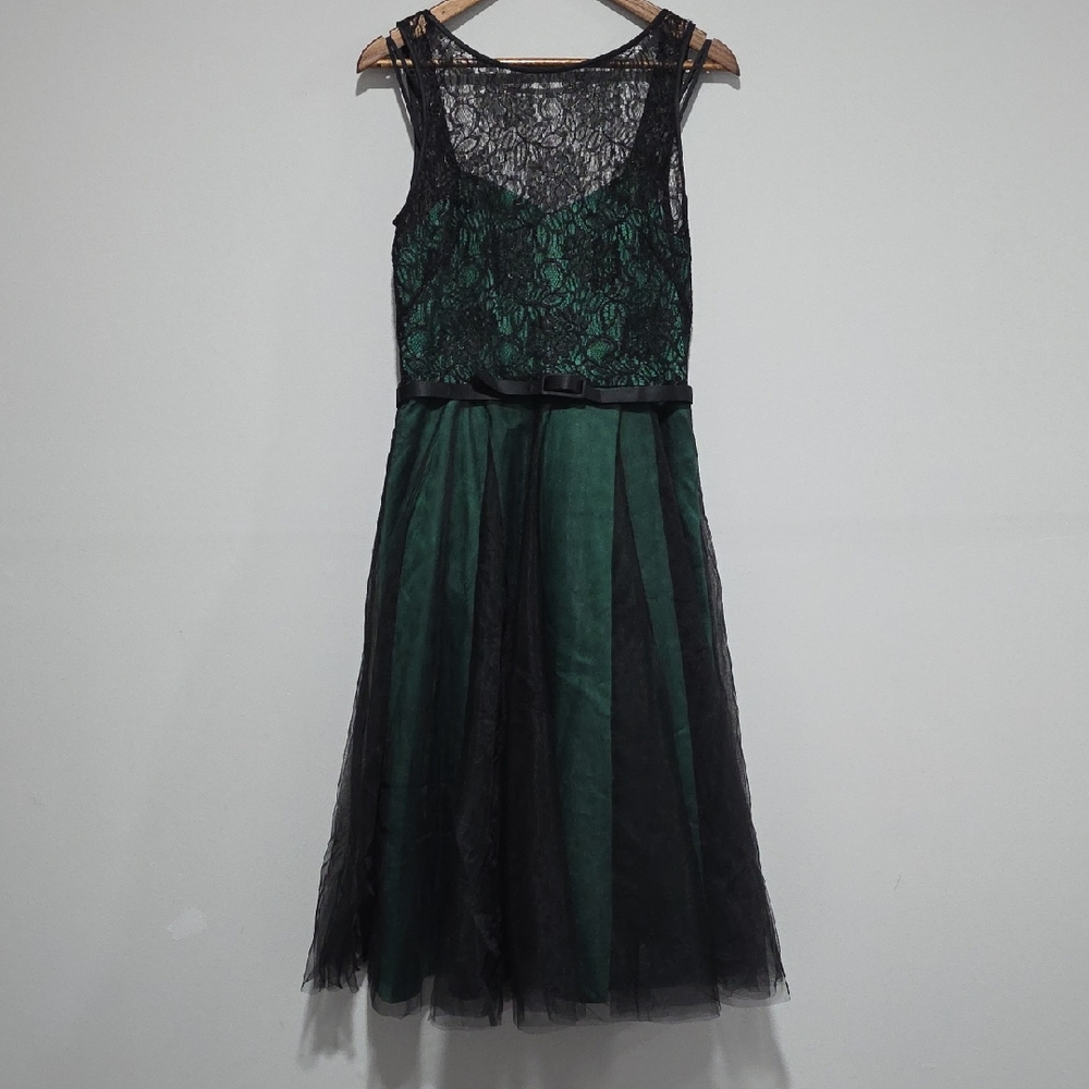 Theia Cocktail Dress Womens 6 Black Midi Sleeveless‎ Lace Top Pleated Skirt Belt